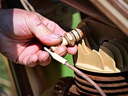 Truhlá� a motorká� Pavel Svoboda p�edstavil nový motocykl �Z 250 z roku 1938...