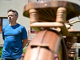 Truhlá� a motorká� Pavel Svoboda p�edstavil nový motocykl �Z 250 z roku 1938...