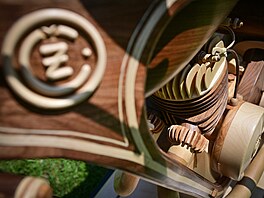 Truhlá� a motorká� Pavel Svoboda p�edstavil nový motocykl �Z 250 z roku 1938...