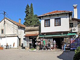 Podmanivou tvá� starého m�sta zformovaly prvky St�edomo�í i Balkánu. V...