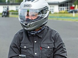 Eva Pavlová si na mosteckém autodromu vyzkouela jízdu na motocyklu. (13....