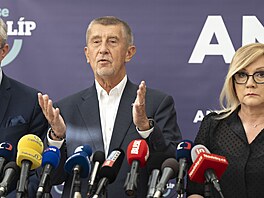 Tisková konference hnutí ANO. Na snímku Karel Havlíek, Andrej Babi a Alena...
