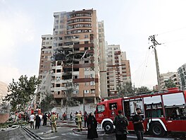 Snímek z Teheránu zachycuje následky preventivního útoku Izraele na Írán. (13....