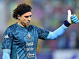 Legendární mexický branká� Guillermo Ochoa.