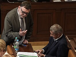 Ministr financí Zbynk Stanjura musel pijít do jednacího sálu ped hlasováním...
