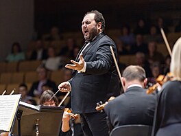 Nový éfdirigent Komorní filharmonie Pardubice Vahan Mardirossian se ve své...