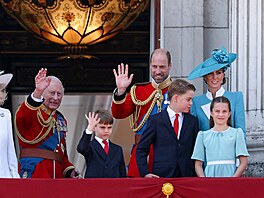Na oslavu svých narozenin uspoádal král Karel III. tradiní pehlídku Trooping...