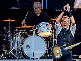 Bruce Springsteen vystoupil na odlo�eném koncertu v Praze Let�anech. (15. 6....