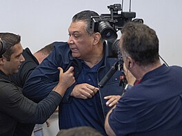 Americký demokratický senátor za Kalifornii Alex Padilla se stetl s ochrankou...