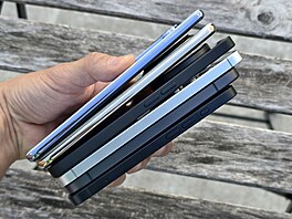 Apple iPhone 16e, Google Pixel 9a, Samsung Galaxy S24 FE, Nothing phone (3a)...