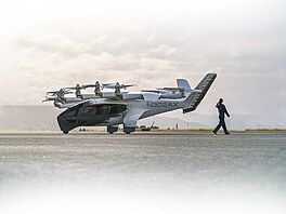 Na první pohled je jasné, e letoun Midnight spolenosti Archer Aviation...