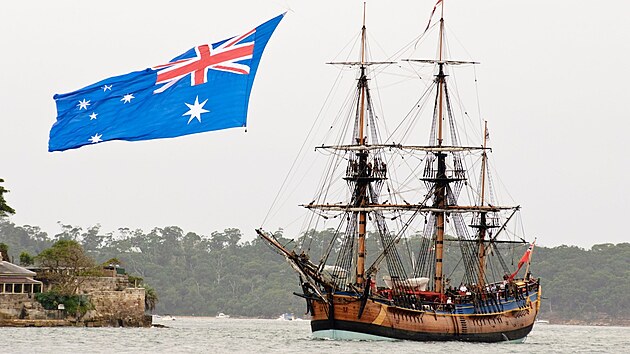 Replika lodi HM Bark Endeavour v pstavu Sydney