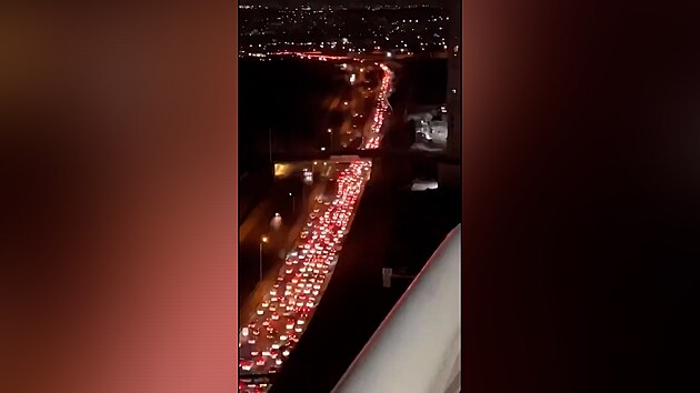 Tisce rnc opoutj Tehern kvli izraelskm tokm.