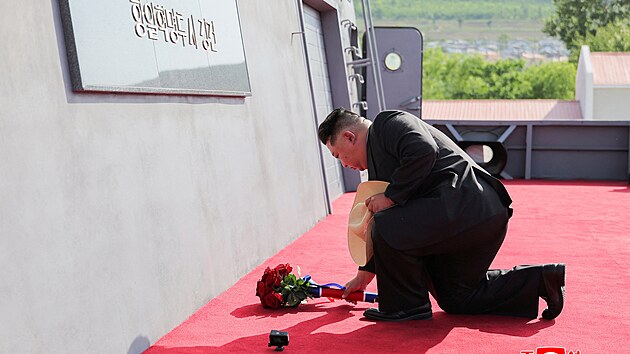 Slavnostn sputn severokorejskho torpdoborce pot, co lo prola opravami. Ceremonilu se zastnil tak vdce Kim ong-un. (12. ervna 2025)