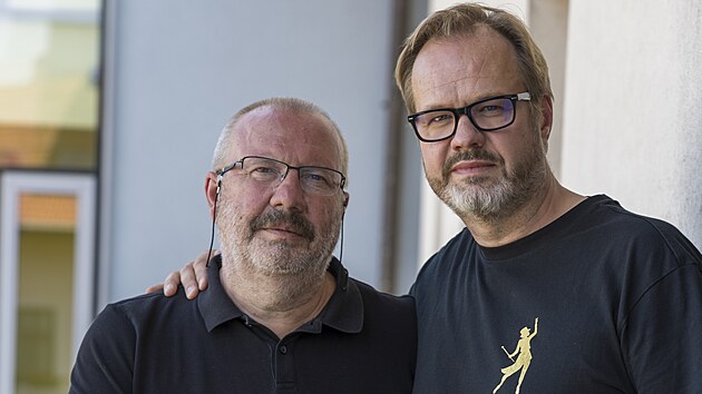 Stanislav Moa, editel a reisr Mstskho divadla Brno (vlevo) a zpvk, herec a reisr Petr Gazdk. (erven 2025)
