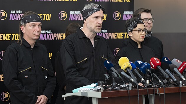 Tisková konference České pirátské strany. Na snímku  bývalý předseda Ivan...