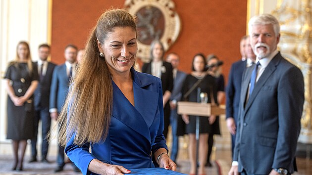 Prezident Petr Pavel jmenoval Evu Decroix z ODS ministryní spravedlnosti. (10....