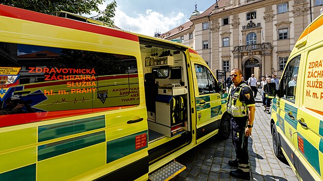 Prask zdravotnick zchrann sluba dostala nov sanitky. (19. ervna 2025)