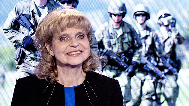 Hosty poadu Kulat stl jsou ekonomka Jana Matesov, Ji Stank a exguvernr NB Ji Rusnok. (23. ervna 2025)