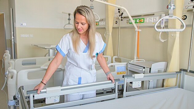 Interna Krajsk nemocnice Tome Bati ve Zln m novou fasdu, rekonstrukc prolo tak sedm patro. Dal opravy ji ekaj. (erven 2025)