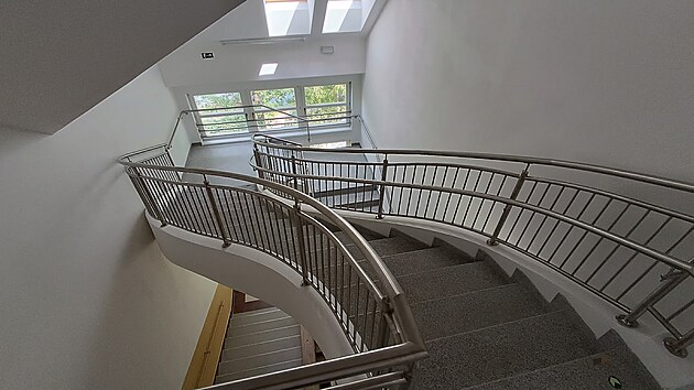 Pdn vestavba osmi modernch ueben havlkobrodsk zkladn koly V Sadech pila vetn poloen nov stechy na piblin 64 milion korun. Z toho 40 milion pokryla evropsk dotace.