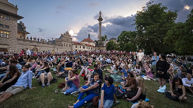 Koncerty esk filharmonie na Hradanskm nmst maj nezamnitelnou atmosfru.