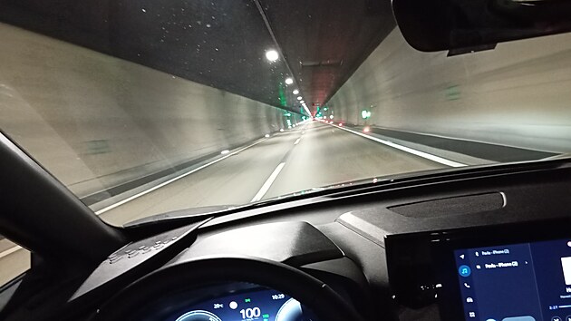 Pokud zvolte trasu nap Rakouskem, za prjezd nkterch tunel zaplatte; je to drah.