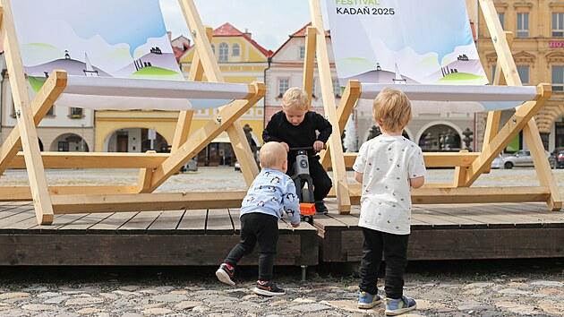 Ob lehtka jsou rozmstna rzn po Kadani.