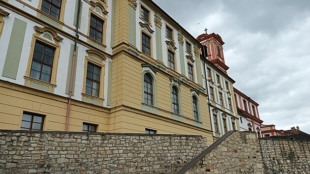 Bval klter, kde nyn litomick gymnzium provizorn sdl. (erven 2025)