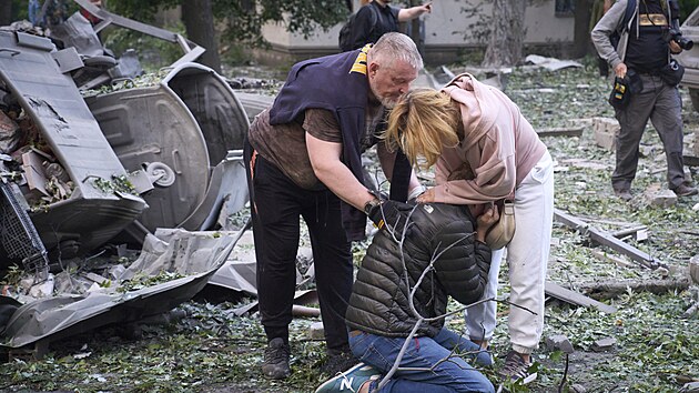 Kyjevt obyvatel po toku ruskch dron a raket. (17. ervna 2025)
