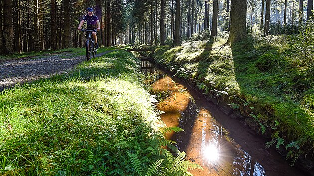 Lahdkou pro cyklisty je rovinatj sek vedouc podl Schwarzenberskho plavebnho kanlu.