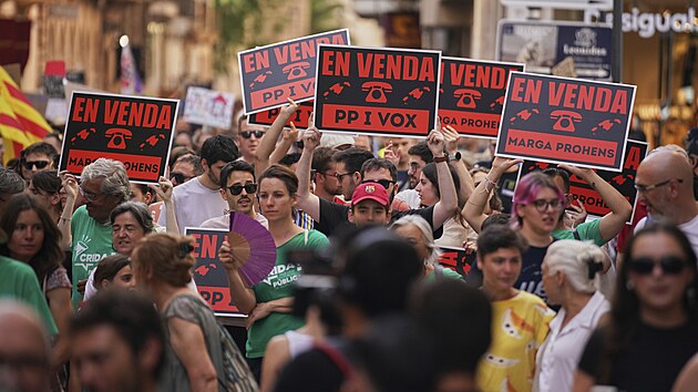 Organizovan protesty jsou vyjdenm rostoucho hnut, kter se zamuje na kvalitu ivota, vetn vysokch nklad na bydlen a pokozovn ivotnho prosted, je jsou podle organiztor protest dsledkem nadmrnho cestovnho ruchu. (15. ervna 2025)