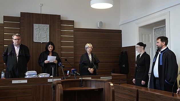 Mstsk soud v Praze uznal vinnmi zubaku a seniorku, kter elily obalob z vrady vdce kutnohorsk sekty. (10. ervna 2025)