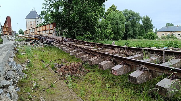 Koleje ve Velk Krai smrem na Kobylou nad Vidnavkou podemlela pi povodni rozvodnn ka Vidnavka.