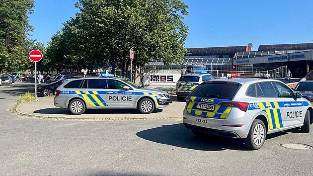 Policie evakuovala bazn v Ostrav. Po vbunin na mst ptrali specialist. (15. ervna 2025)