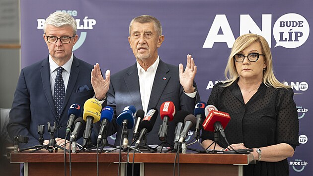 Tisková konference hnutí ANO. Na snímku Karel Havlí�ek, Andrej Babi� a Alena...
