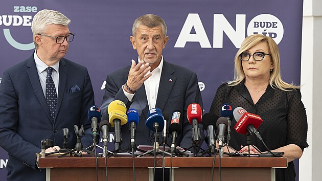 Tisková konference hnutí ANO. Na snímku Karel Havlí�ek, Andrej Babi� a Alena...