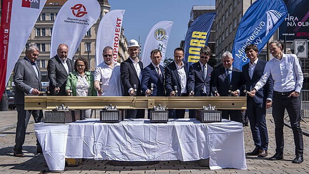 Slavnostn zahjen stavby tramvajov trat Muzeum.  Zdenk Hib, Bohuslav Svoboda. (12. ervna 2025)