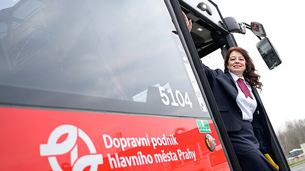 Martina k autobusm thne u odmala. S bratrem v dtstv jezdili na kole a hrli si u toho na autobusy 
a jen tak se zdravili, jako kdy na sebe idii mvaj.