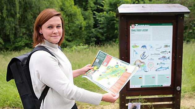 V eskm rji na turisty ek modernizovan hra. Hrac pln dr Pavlna Sacherov.