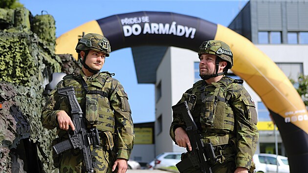 Armda m nov nborov stedisko v centru Liberce. (17. ervna 2025)