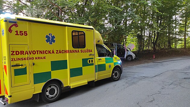 Zchrani pomhali en u pehrady Vemina na Zlnsku, kter nekontrolovan ujelo vozidlo. (erven 2025)