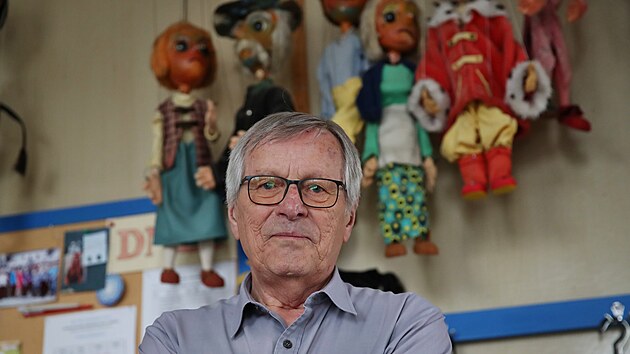 Vedouc oderskho souboru Jaroslav Zdrail ned na loutkov divadlo dopustit. A tisce spokojench malch i velkch divk mu dv za pravdu, e i ve 21. stolet m loutkoherectv budoucnost. (14. ervna 2025)