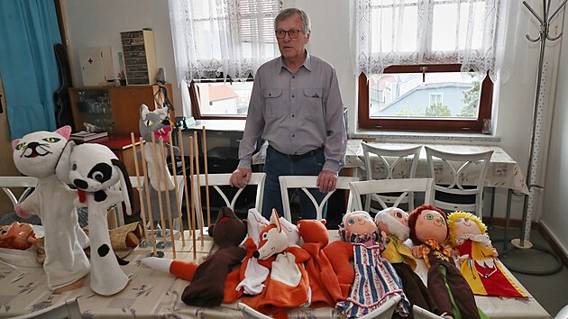Vedouc oderskho souboru Jaroslav Zdrail ned na loutkov divadlo dopustit. A tisce spokojench malch i velkch divk mu dv za pravdu, e i ve 21. stolet m loutkoherectv budoucnost. (14. ervna 2025)