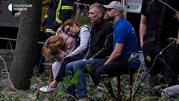Rodie ukrajinskho studenta Dmytra Isajenka ekaj na zprvy, zda Dmytro peil rusk tok. Zchrani u vak nali jen jeho tlo. (17. ervna 2025)