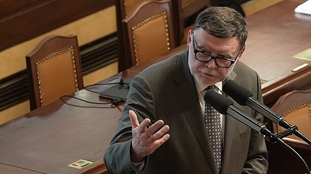 Ministr financ Zbynk Stanjura musel pijt do jednacho slu ped hlasovnm o nedv vld. Vynutili si to poslanci, aby jin Stanjura odpovdal na otzky k bitcoinov kauze.