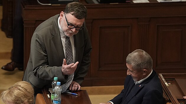 Ministr financ Zbynk Stanjura musel pijt do jednacho slu ped hlasovnm o nedv vld. Vynutili si to poslanci, aby jin Stanjura odpovdal na otzky k bitcoinov kauze.