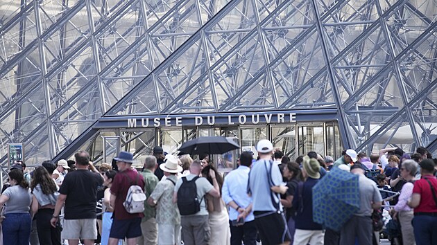 Pask muzeum Louvre se kvli stvce zamstnanc uzavelo veejnosti. (16. ervna 2025)