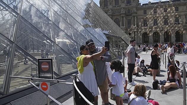 Pask muzeum Louvre se kvli stvce zamstnanc uzavelo veejnosti. (16. ervna 2025)
