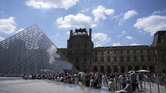 Pask muzeum Louvre se kvli stvce zamstnanc uzavelo veejnosti. (16. ervna 2025)